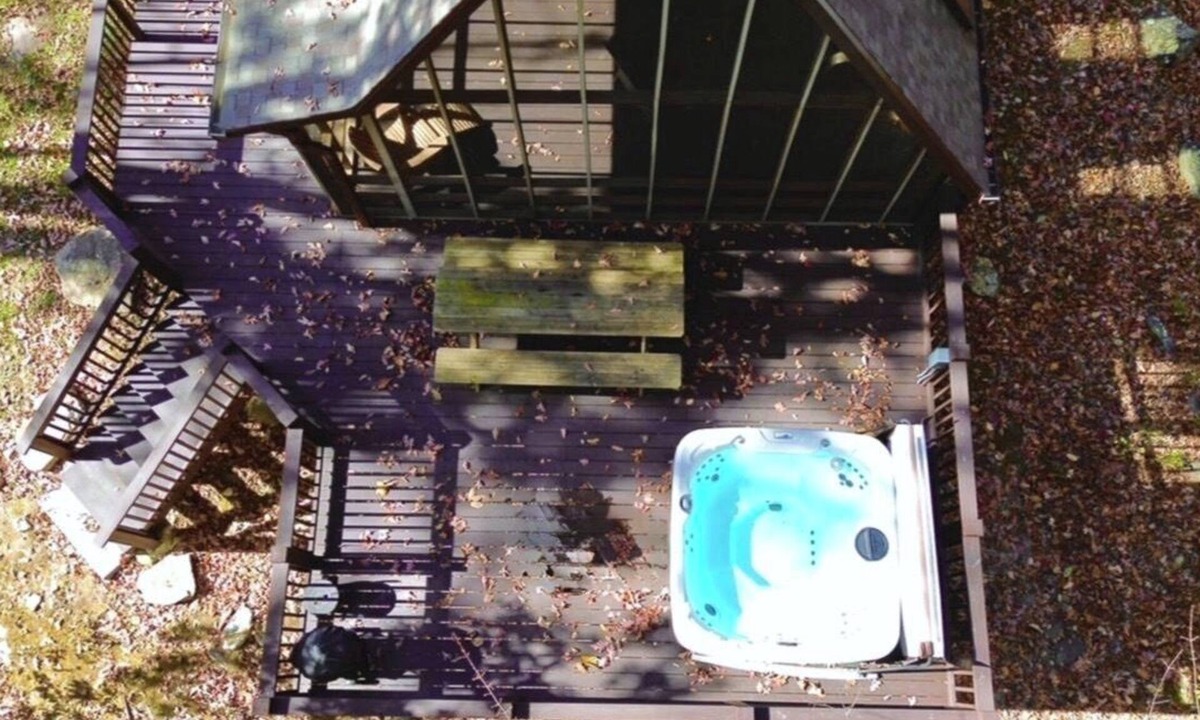 Berkeley Springs House | Mountain Mist -Private Hot Tub | Pet Friendly | Family Friendly
