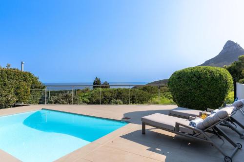 Camps Bay House | Mountain & Ocean Views, Private Pool, Modern - Nura Townhouse Camps Bay