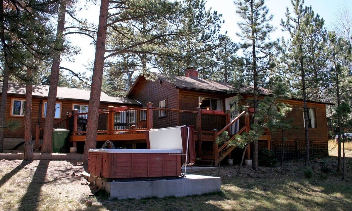 Estes Park Cabin | Mountain Pine Cabin With Personal Hot Tub - Dog-friendly! 3 Bedroom Cabin - #20-NCD0296