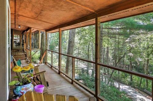 Mountain Rest House | Mountain Rest Cottage w/Gas Fireplace!