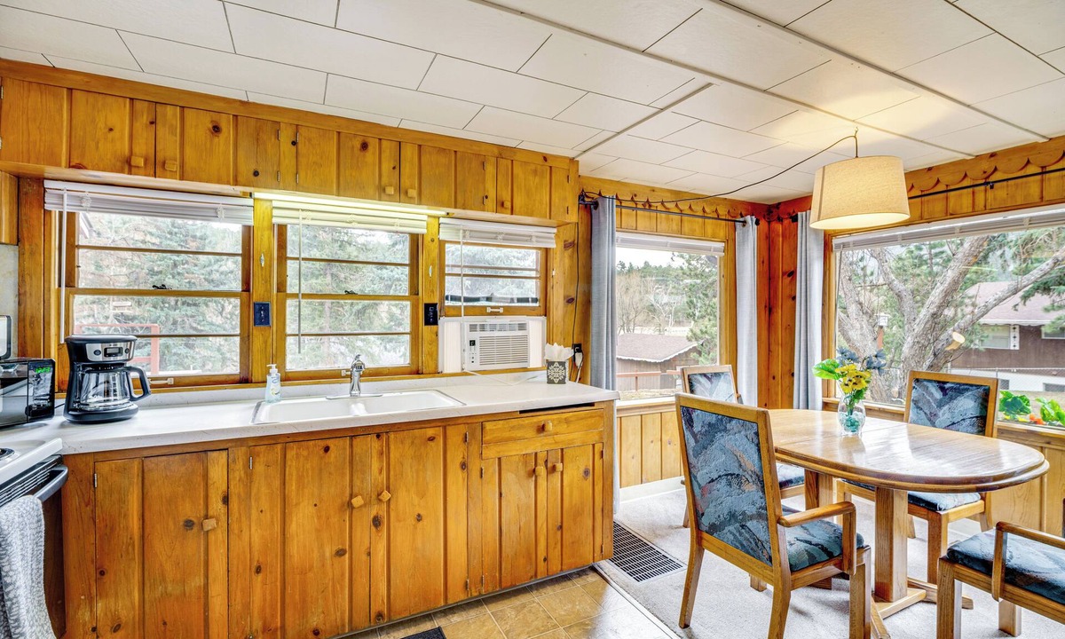 Cascade Cottage | Mountain Retreat at Base of Pikes Peak!