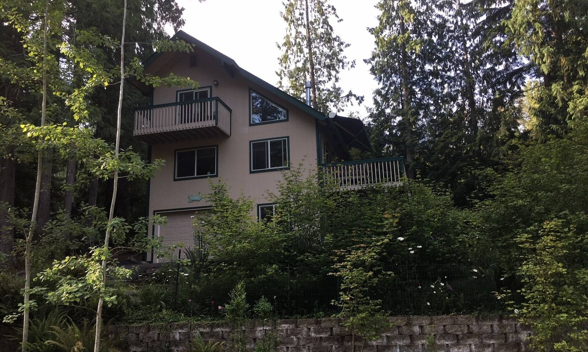 Hoodsport House | Mountain Retreat at Lake Cushman