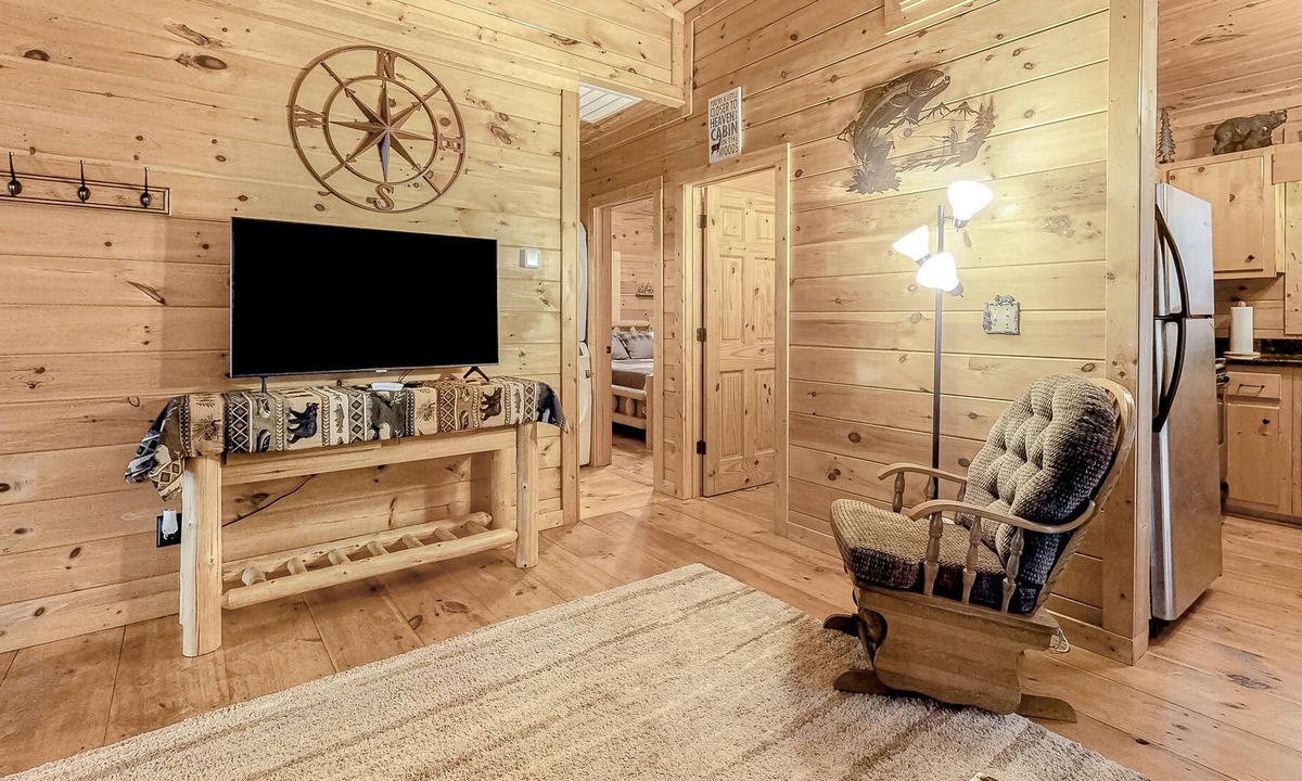 Hidden Lake Cabin | Mountain retreat with private hot tub, WiFi, & grill - Snowbirds welcome