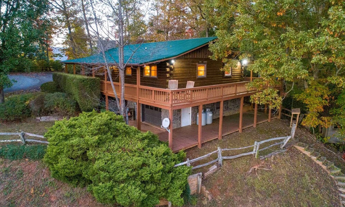 Sylva Cabin | Mountain Ridge- Peaceful Cabin Close to WCU & River Access w/Great Views!