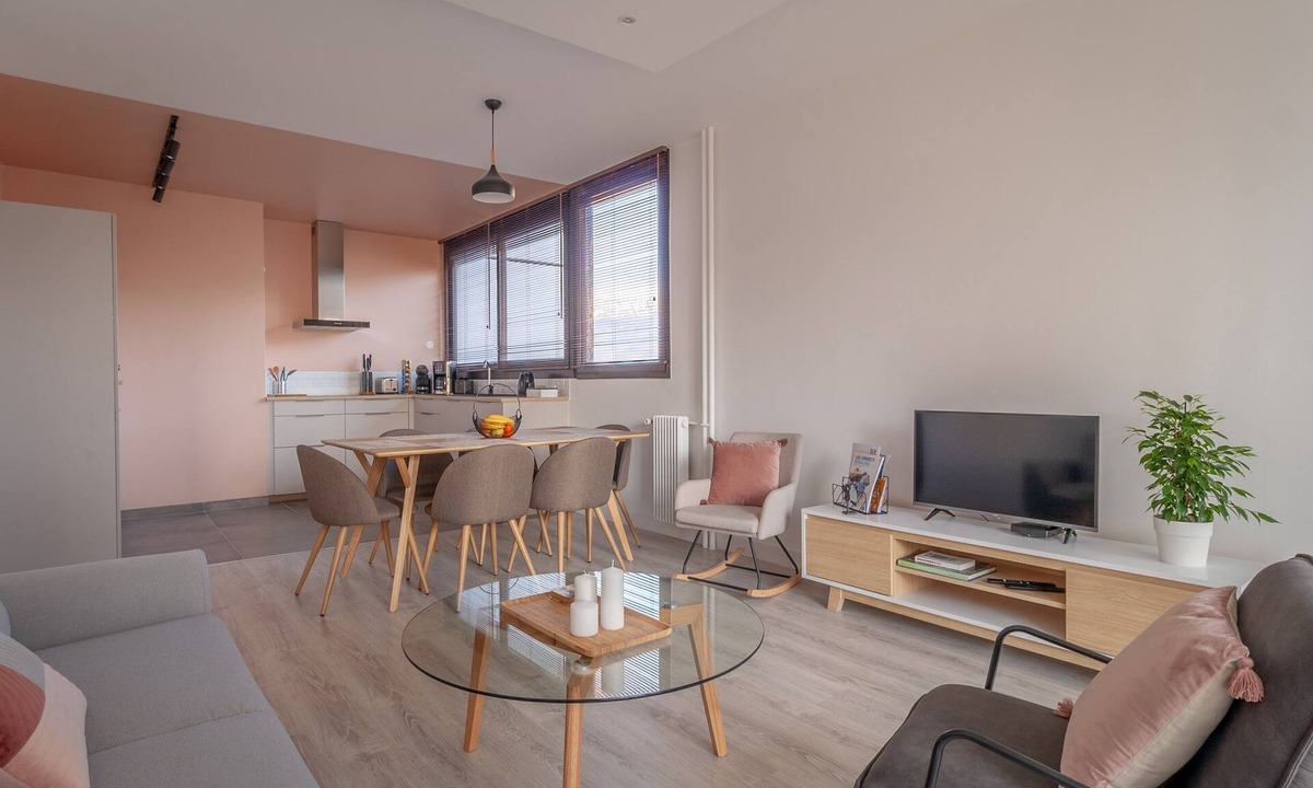 Seynod Apartment | ✨Mountain Suite ✨ stylish apartment with WiFi and Parking 🅿️