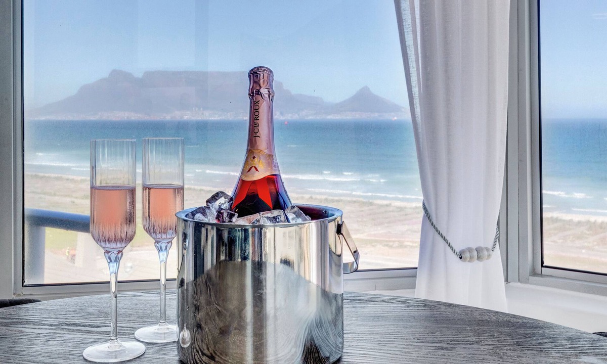 Bloubergstrand Apartment | Mountain Tide Beachfront Apartment Table Mountain & Ocean Views with Pool & BBQ