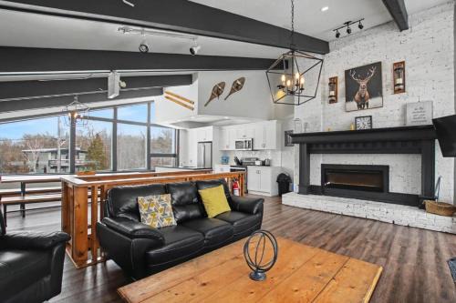 The Blue Mountains Ski Chalet | Mountain Trail-Smart TV-Self Check-In-Full Kitchen-Balcony-BBQ