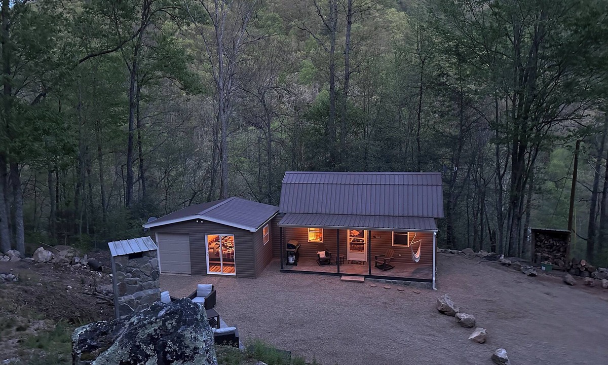 Jonesborough Cabin | Mountain Tranquility, 1 Bedroom cabin secluded in the mountains of E Tennessee