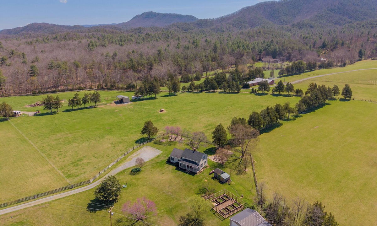 Craig Creek House | Mountain Valley Hideaway: a serene 2-acre retreat in southwest Virginia, near top hiking trails, with stunning views and a cozy outdoor fire pit.