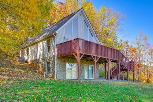 Callaway House | Mountain-View Blue Ridge Cabin Getaway w/Fire Pit