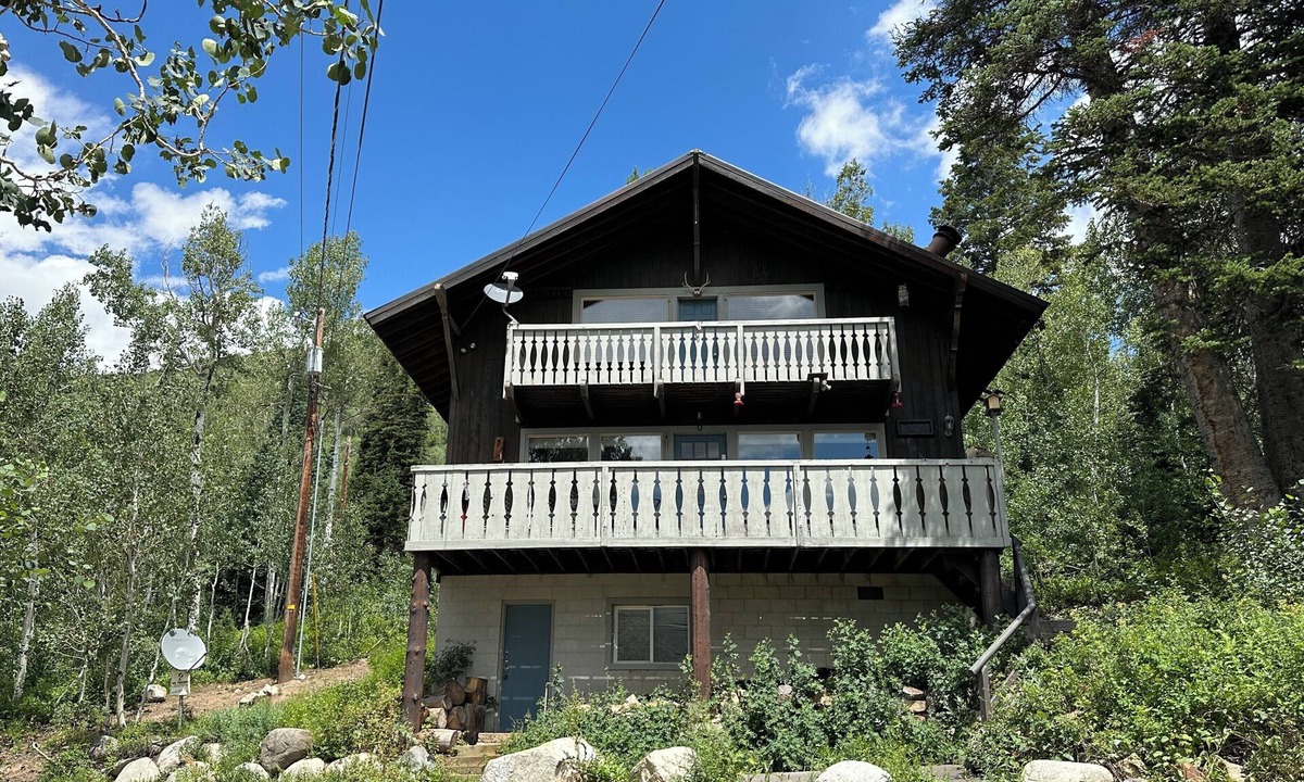 Salt Lake Mountain Resorts Cabin | Mountain View Chalet by Cottonwood Lodging