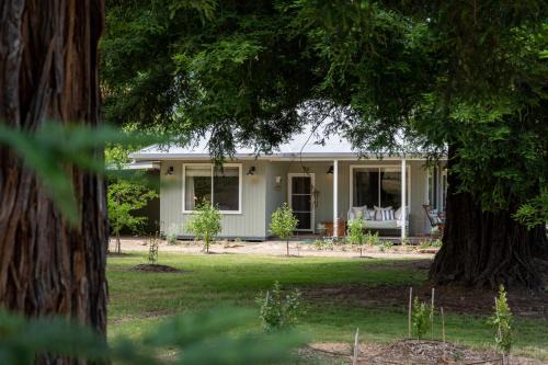 Mitta Mitta House | Mountain View Cottage - High Country Retreat