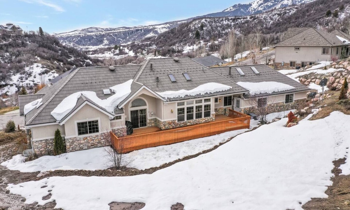 Mountain Green House | Mountain View Estate | 6 Bedrooms | Perfect for Groups