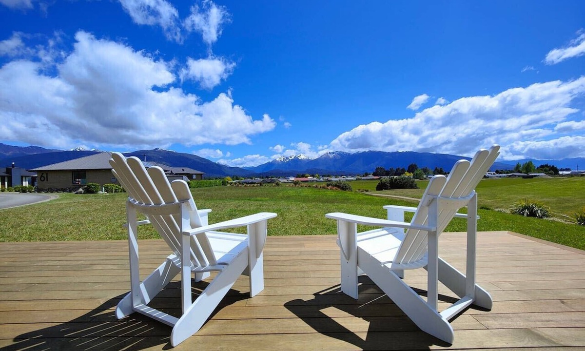 Te Anau House | Mountain View Getaway