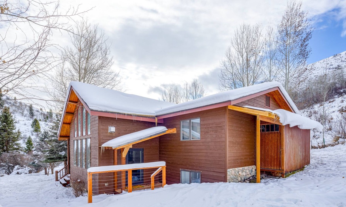 Hoback Junction House | Mountain-view lodge with fireplace, grill & jetted tub - drive to town/slopes