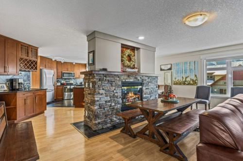 Canmore House | Mountain View Retreat Elegant 3BR condo with Gym