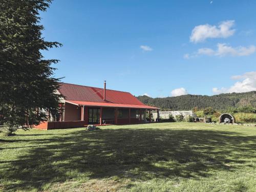 Hokitika House | Mountain View Retreat