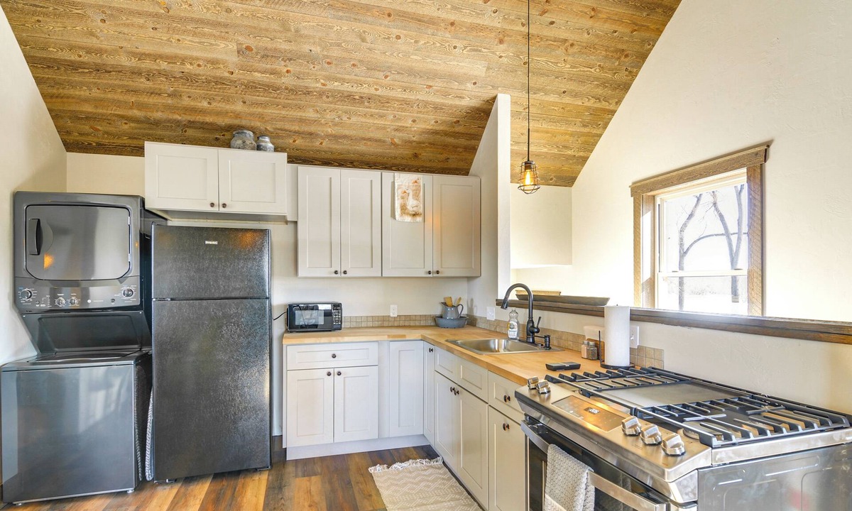 Del Norte Cabin | Mountain View, Riverfront: Del Norte Barndominium
