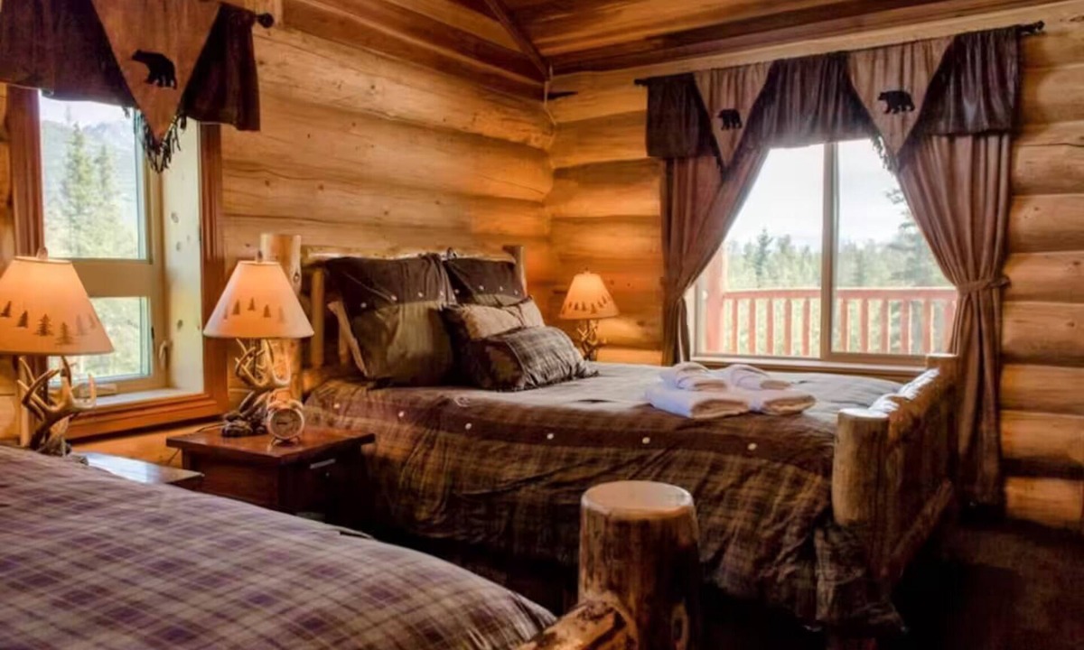 Palmer Bed & Breakfast | Mountain View Suite @ Alaska Knotty Pine B&B ~ Big Private Balcony~Jetted Tub