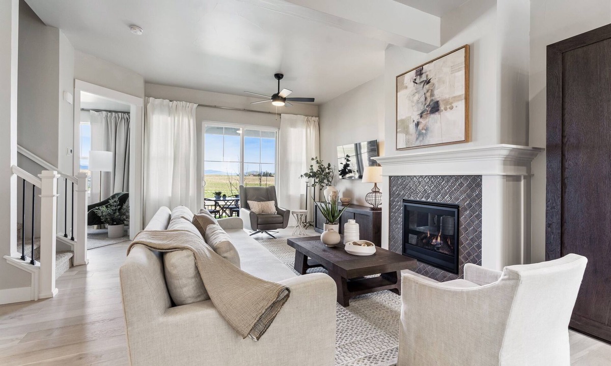 Loveland House | Mountain View Townhome~ Pickleball & Putting Green
