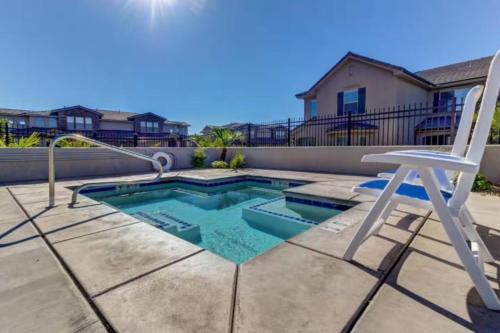 Sienna Hills House | Mountain View Townhome with Emeral Pools and Hot Tub