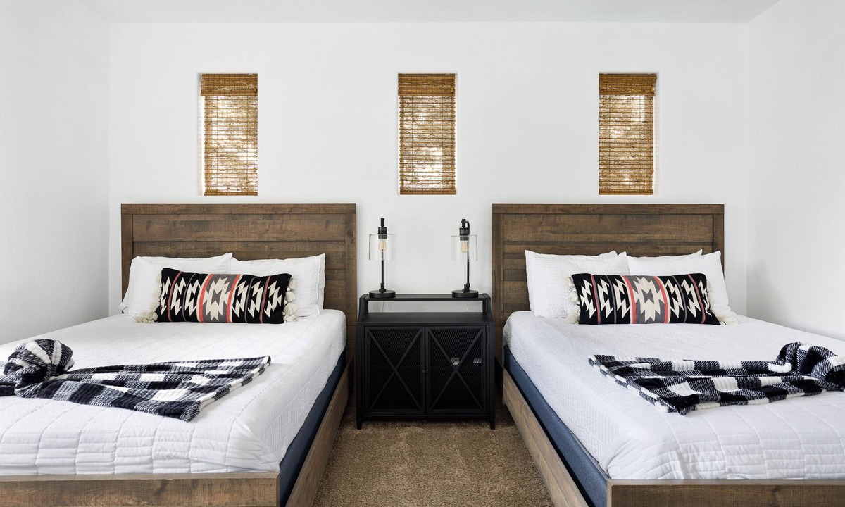 Flagstaff House | Mountain View with Hot Tub/AC nestled in the pines