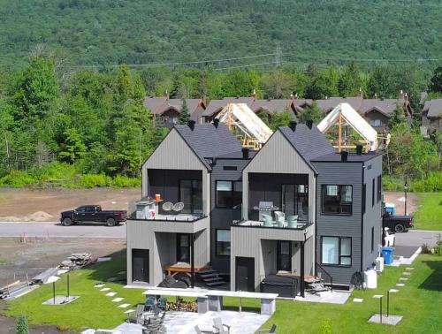 Beaupre Ski Chalet | Mountain View - World Cup
