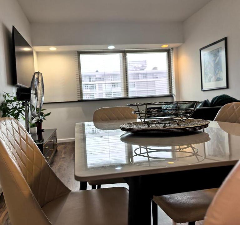 Three Anchor Bay Apartment | Mountain View