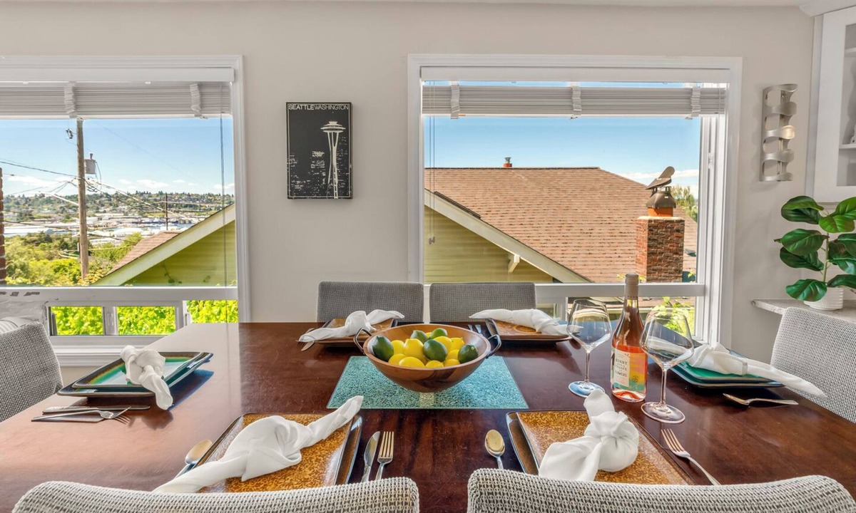 Fremont House | Mountain Views 3BR~Hot Tub~Summer & MAJOR INTERNATIONAL SPORTING EVENT Ready