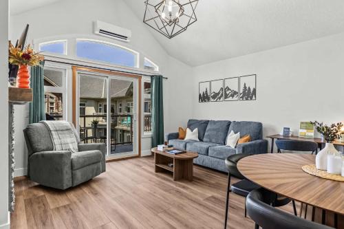 Canmore Apartment | Mountain Views Balcony and Free Parking