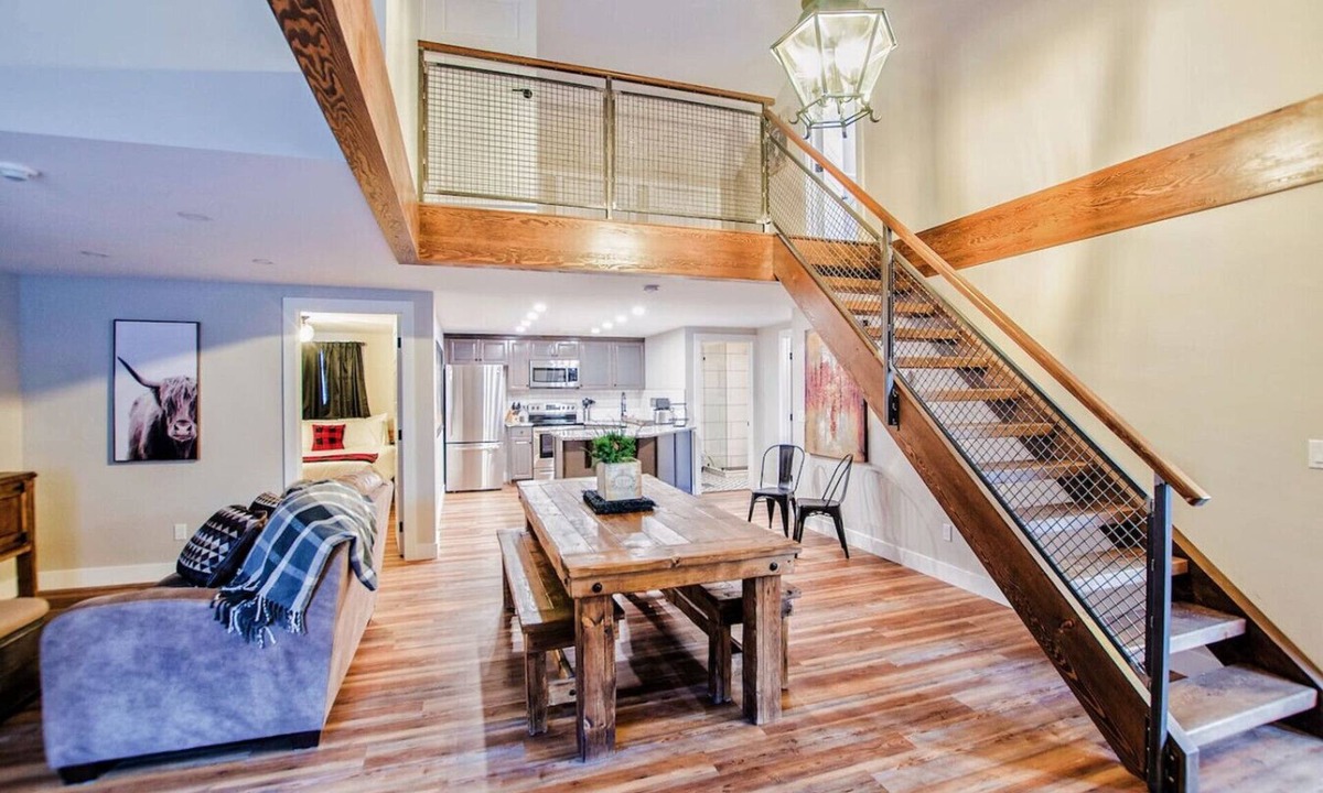 Canmore Villa | Mountain Views & Heated Pool Near Banff Gate