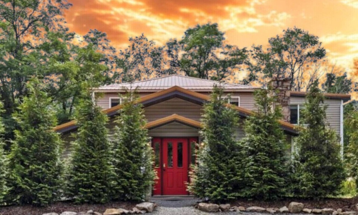 Melcroft House | Mountain Views Hike, Hot Tub, Sauna & Seven Springs