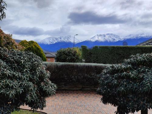 Te Anau House | Mountain Views on Matai