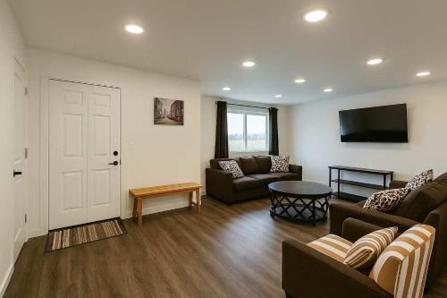 Sooke Apartment | Mountain Views - Peaceful Retreat - 1BR suite