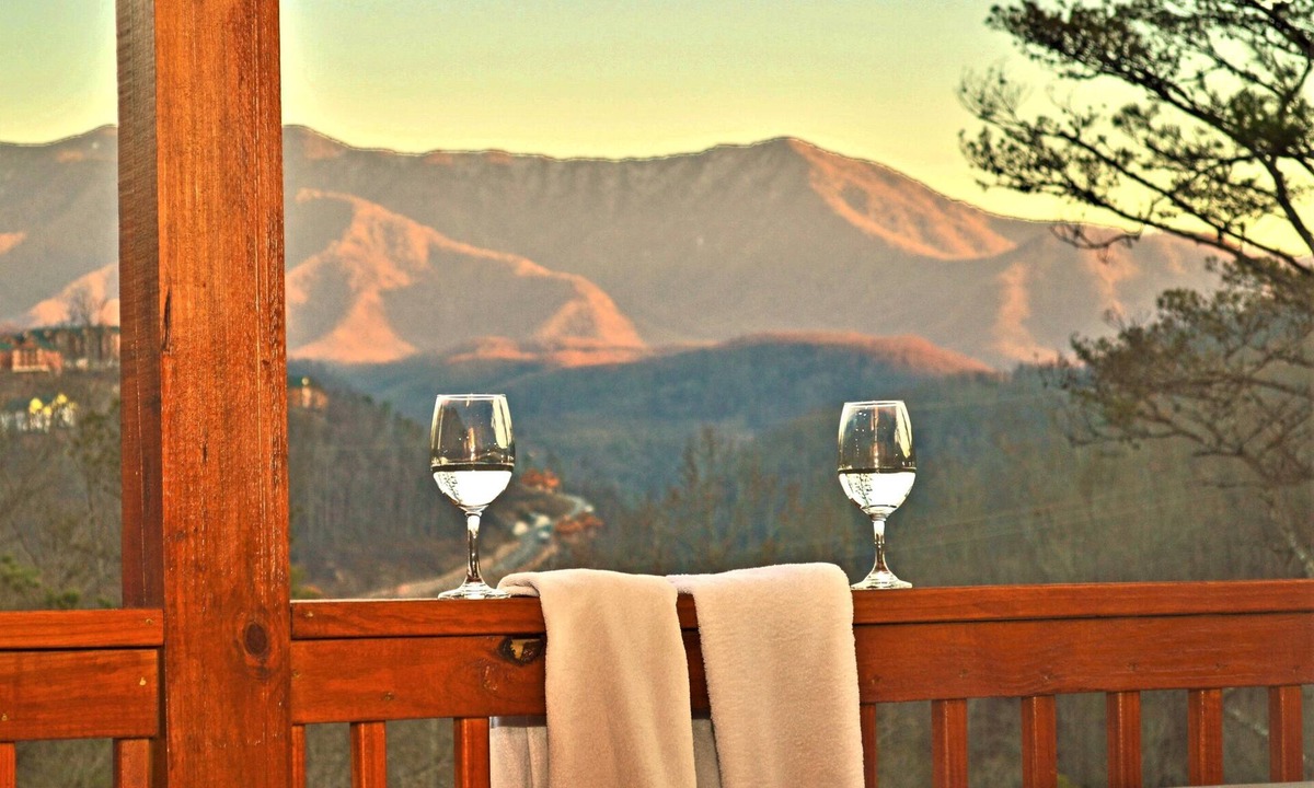 Gatlinburg Cabin | Mountain Views! Perfect Location, LED Hot Tub, Custom Grill Area, WiFi