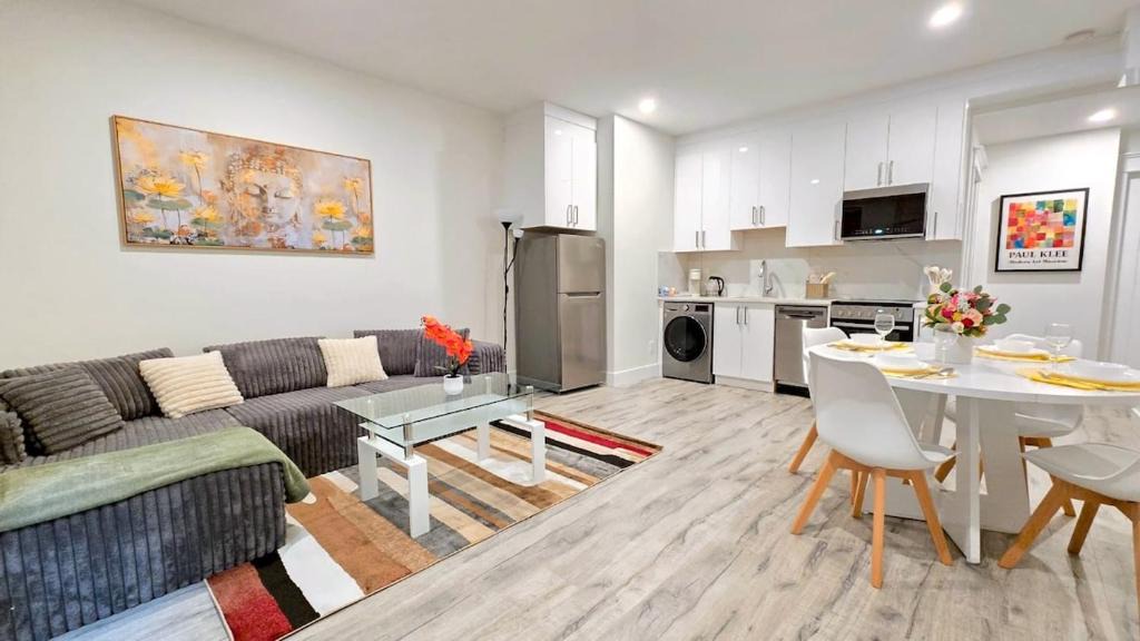 Burke Mountain House | Mountain Views, Premium Coquitlam Stay, Minutes to Transit