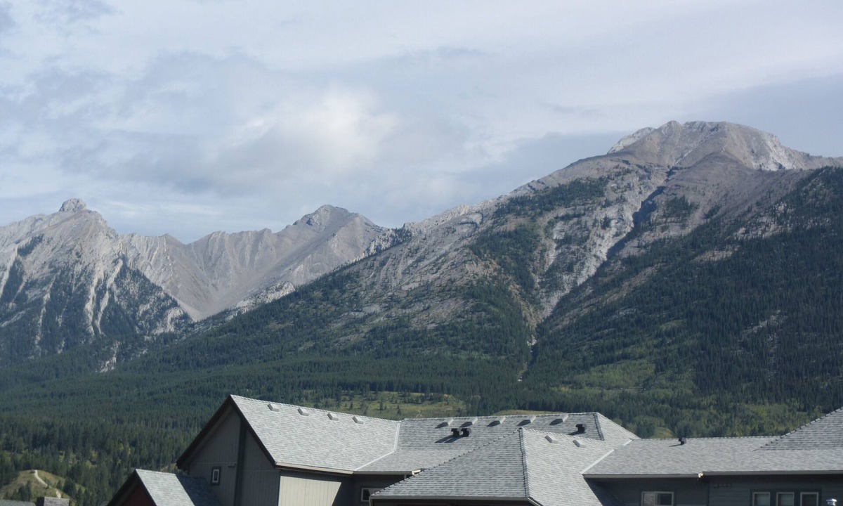 Canmore Condo | Mountain views, top floor, large deck, comfortable beds, AC
