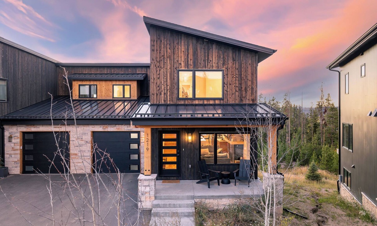 Fraser House | Mountain Villa I Private Hot Tub 1219 I Peloton I Great Views I Bunk Room I Discounted Attractions