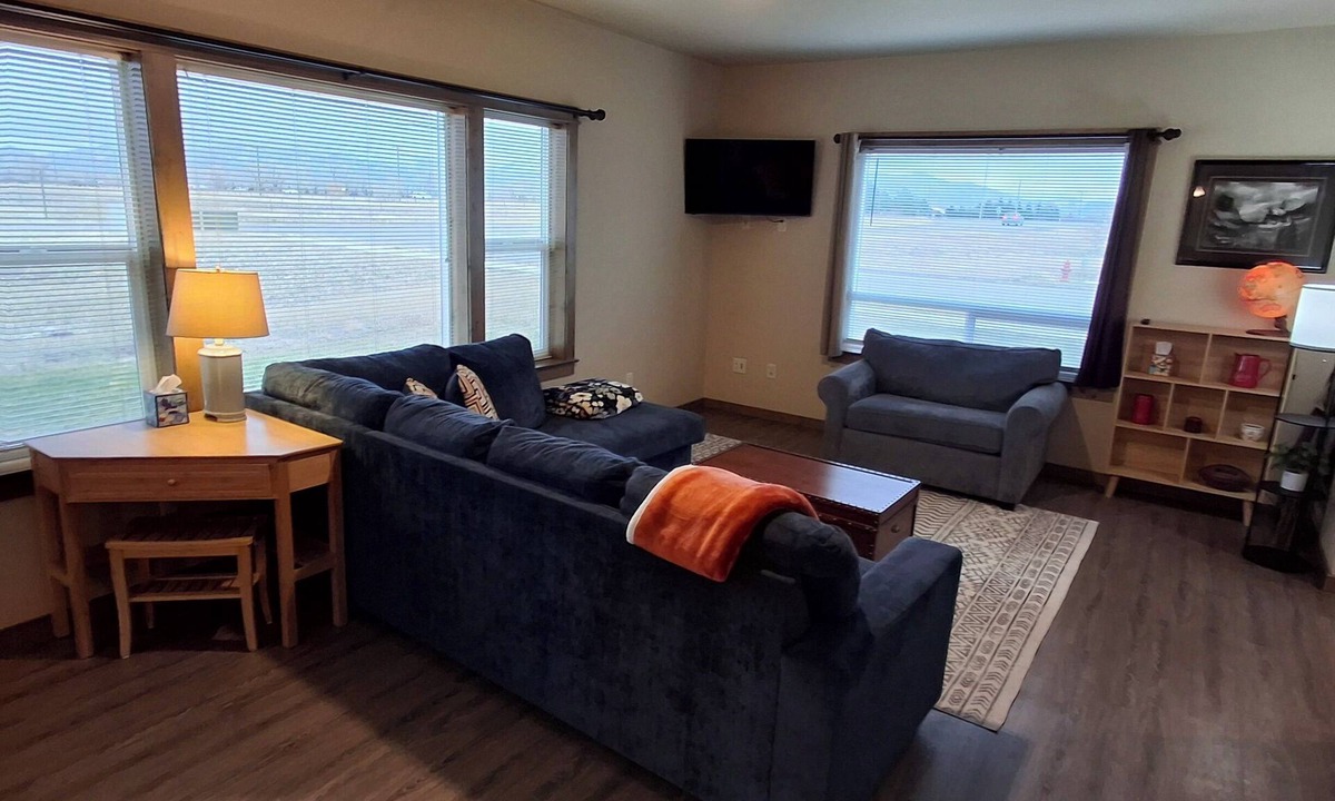 Four Corners Condo | Mountains in Every Window - Customizable Condo in a Great Neighborhood