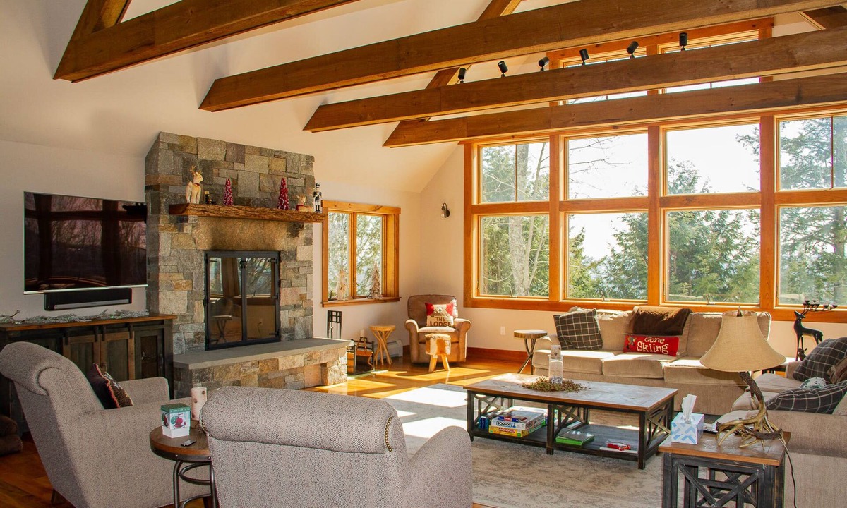Ludlow House | Mountainside 5-BR Ski-In/Out Okemo Retreat