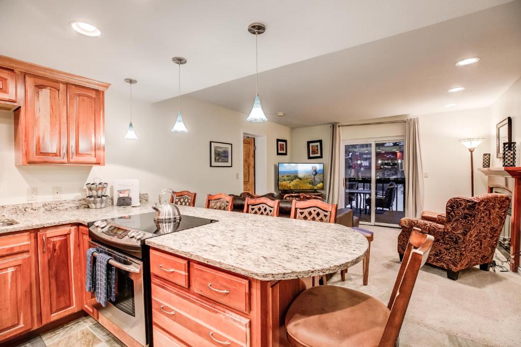Frisco Apartment | Mountainside Pineview Condo: Cozy Frisco Retreat