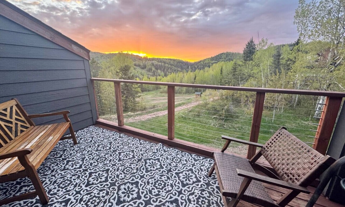 Lutsen Apartment | Mountainside Ski-In/Ski-Out | Pool & Hot Tub