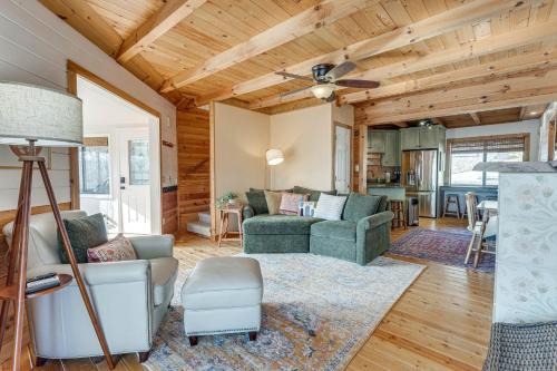 Blue Ridge House | Mountaintop Blue Ridge Cabin: 2 Mi to Downtown