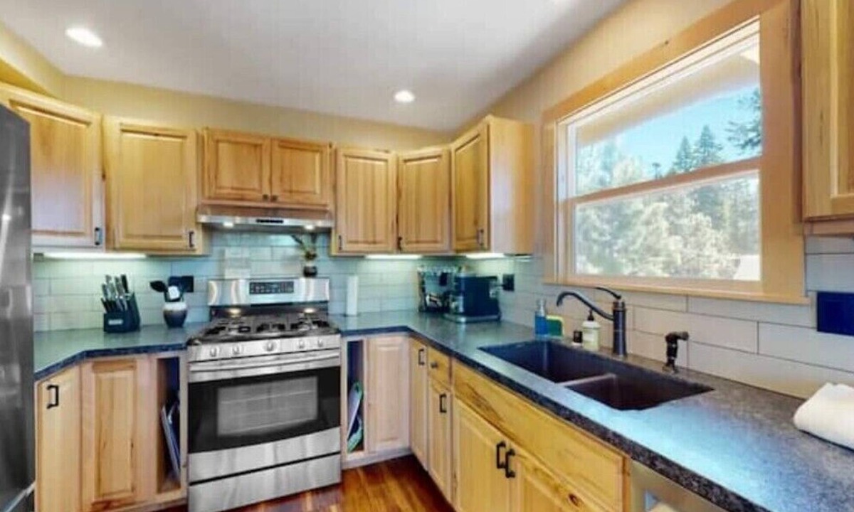 Upper Kingsbury Cabin | Mountaintop cabin minutes from Heavenly!n