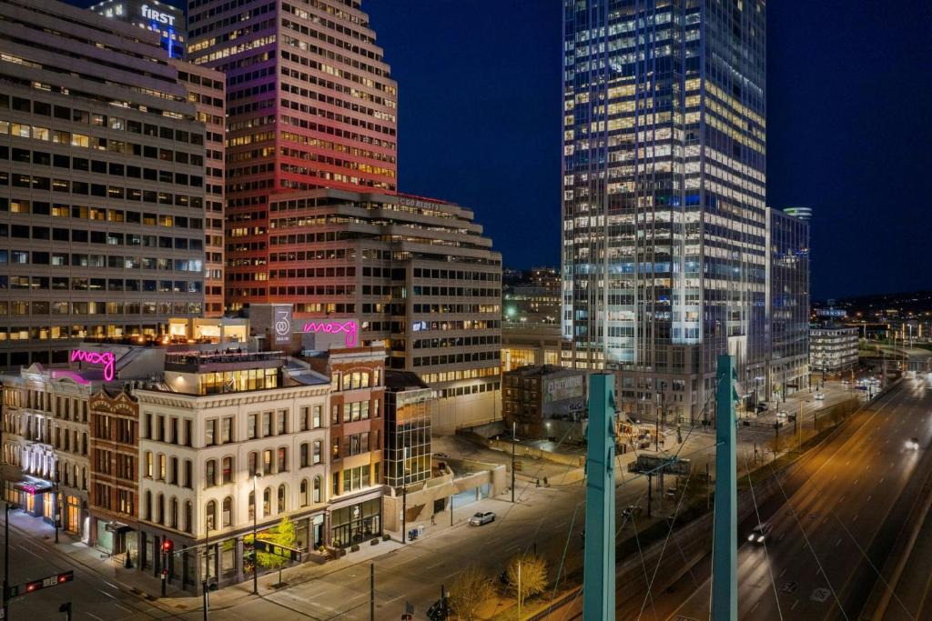 Central Business District Hotel | Moxy Cincinnati Downtown