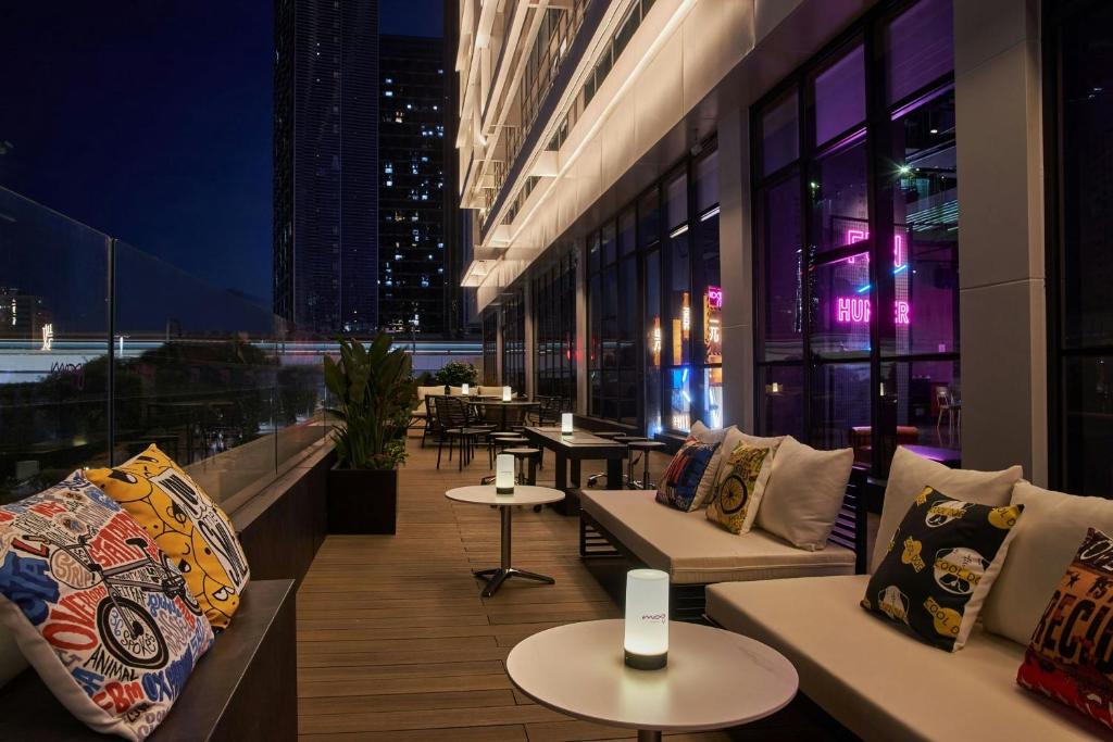 Longhua District Hotel | Moxy Shenzhen North Station