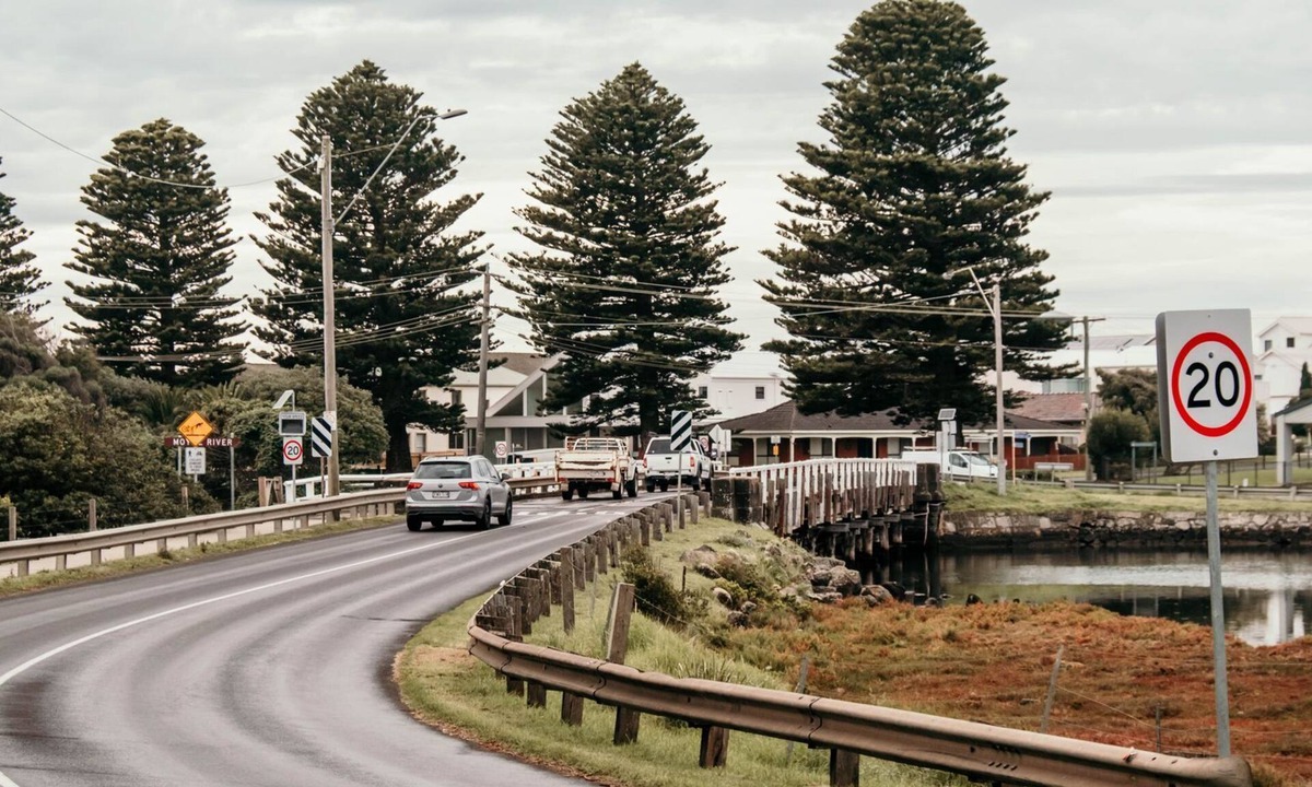 Port Fairy Apartment | Moyne Views 2 - Overlooking The Edge Of The Moyne River