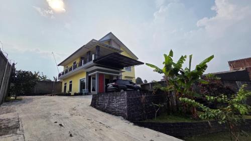 Cipanas Villa | Mroom Villa Cipanas