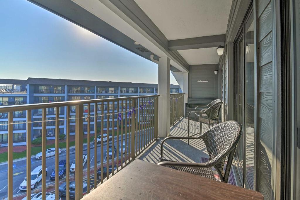 Myrtle Beach Apartment | Mrytle Beach Condo with Beach Access and Pools!