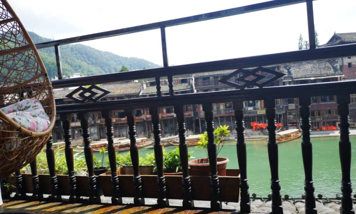 Fenghuang House | Ms.Yang's Guest House